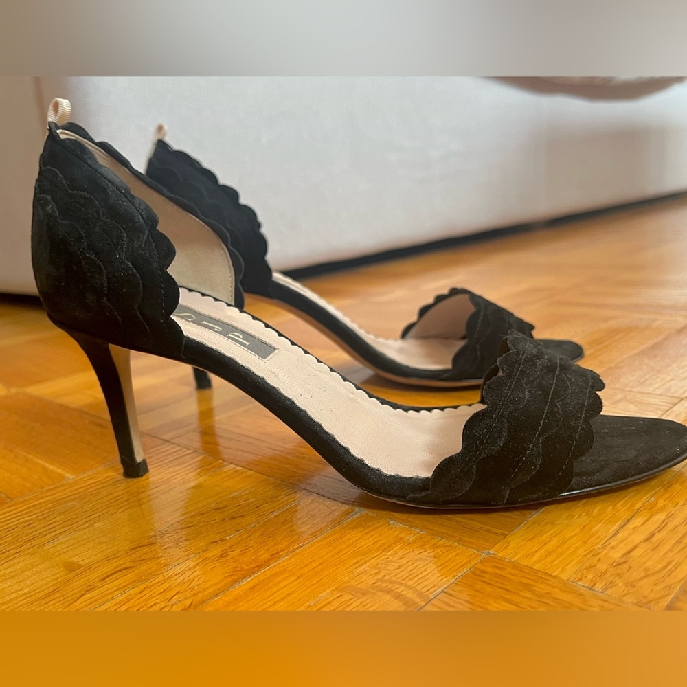 Jessica Simpson black heels